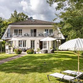 Exklusive Traumvilla mit Sauna, hotel v destinácii Hamburg
