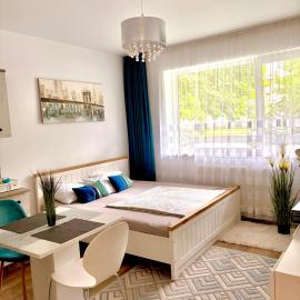 Kiki home, готель у місті Орадя