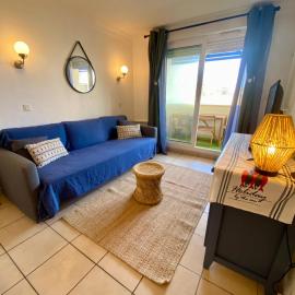Logement au bord de l'océan avec piscine, hotel in Lacanau-Océan
