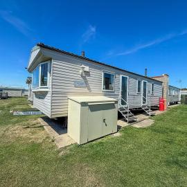 Lovely 6 Berth Caravan At Naze Marine Holiday Park In Essex Ref 17003C