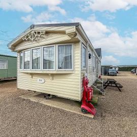 6 Berth Pet Friendly Caravan In Hunstanton By The Beach Ref 13001L, hotel in Hunstanton