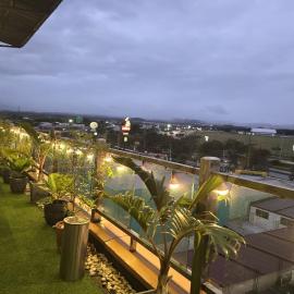 Sunday Sky Hotel in Korean Town Angeles, Near Clark International Airport，Pampang的飯店