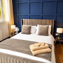 The Warldorf, King Size and Twin Apartment by The Hive WA1
