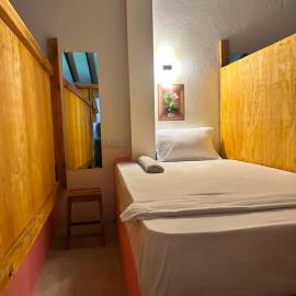AAA Happy Hostel، فندق في آروغام باي