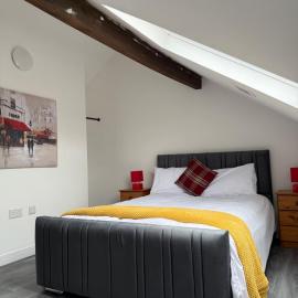 5 large bedroom house with 2 showers