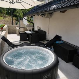 Holiday Home Meadow&Vines with Hot Tub, hotell i Videm pri Ptuju