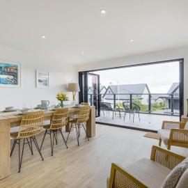 5 Bed in Ogmore-by-Sea oc-o42632, hotel in Tythegston