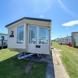 Homely 8 Berth Caravan Near To The Beach In Walton-On-The-Naze Ref 17157P, hotel in Walton-on-the-Naze