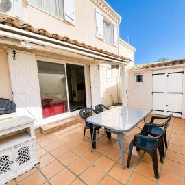 Air-conditioned villa with Swimming pool and terrace Porte du village naturiste