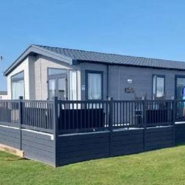 Stunning 7 Berth Lodge With Full-Wrap Decking, Heacham Beach, Norfolk Ref 21039F
