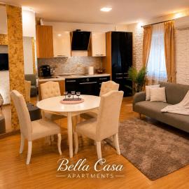 Bella Casa Apartments, מלון בפגאראש