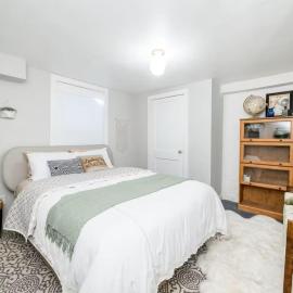Chandler Combo - Historic DT Building, Walk to Shops and Dining, hotel in Lynchburg