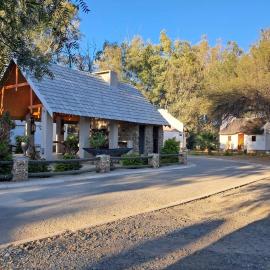 Nooitgedacht Self Catering CC, hotel in Okahandja
