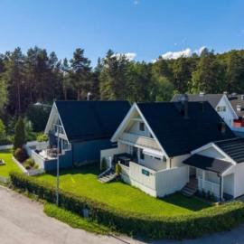 Cozy four bedroom House direct to forest close to sea, city and all amenities, hotel en Hamar