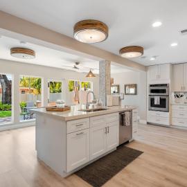 Coastal Breeze Retreat Near Beach, Downtown & Golf