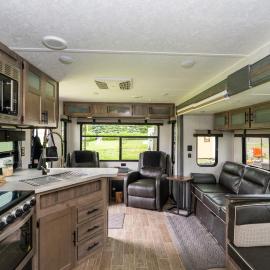 Beautiful 32' RV located in south Chicago suburb