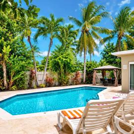Tropical Palm Oasis Heated Pool near Beach