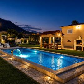 La Hacienda Percobic-Serenity & private pool – hotel w Barze