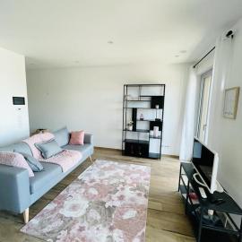 Sophisticated 2BR w terrace&parking spaces
