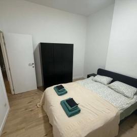 1 Chambre Moyenne avec television, hotel in Charleroi
