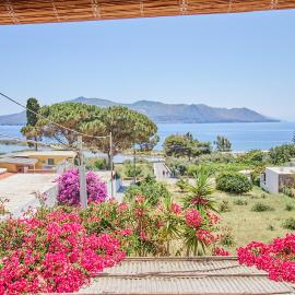 Casa Ninni, 200 mt dalla spiaggia - Lingua، فندق في Lingua