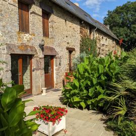 Chambre d'hote Longere du pays rennais avec piscine extérieure, хотел в Guichen
