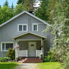 Ilmastoitu huvila ja rantasauna, hotel din Keuruu