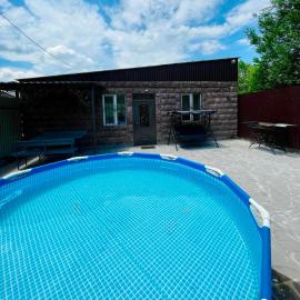 Lidiani Guest House、ギュムリのホテル