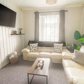 Swansea 3BR Home Near City Centre & Free Parking