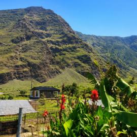 BEAUTIFUL COASTAL HOUSE ON A TRANQUIL ORGANIC FARM, hotel em Jinama