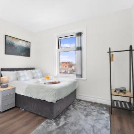 Spacious Home En-Suites Sleeps 6 - Free Parking, hotel in Longford