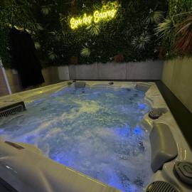 Spa des Sacres - Suite avec Jacuzzi Privatif, hotel a Reims