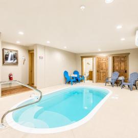 Swimmin' in the Smokies, Luxurious 6BR Chalet with Indoor Pool, Theater and games