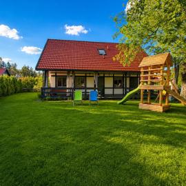 Kaszëbsko Nórcëk 8-10 osób 4 sypialnie jezioro las park linowy łowisko wędkarskie, hotel in Załakowo