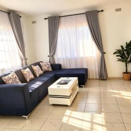 2 Bed Cottage close to Westgate Shopping Centre, hotel a Harare