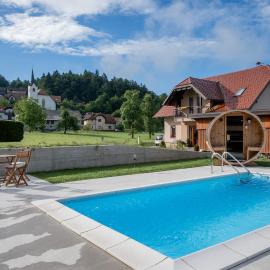 Apartments Bukor with seasonal pool, hotel i Lukovica pri Domžalah