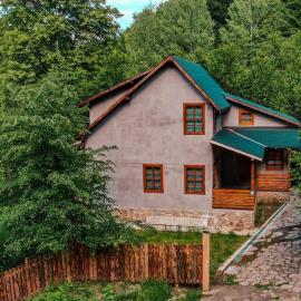 Cabana La Urși, hotel u gradu 'Ceraşul'