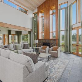 4 Bedroom Waterfront Home, hotel u gradu Lejk Čarls