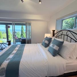 Cozy Ocean View Retreat، فندق في فيكتوريا