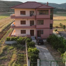 Vila Lian Apartaments, hotel i Belsh