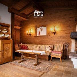 NINA's Chalet with Pool & Sauna Access