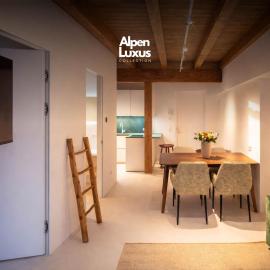 PENTHOUSE N'3 - Balcony, Sauna & Whirlpool Access, hotel Kramsachban