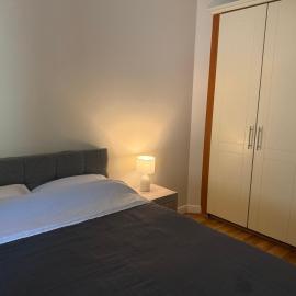 Bright En-Suite Room with Free Parking and bus links, hotel v destinácii Dublin