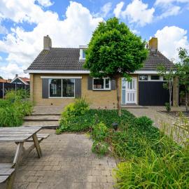 Spacious holiday home in the center of Langweer
