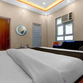 Hotel O Shree Radha Krishna,Gulzārbāgh的飯店
