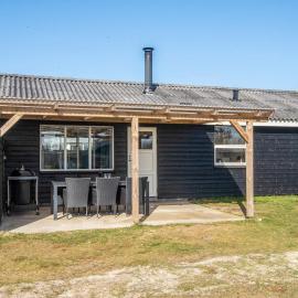 6 person holiday home in Hvide Sande, hotel i Nørre Lyngvig