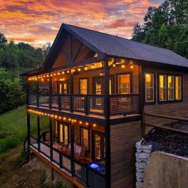 Beautiful Smoky Mountain Views with Hot Tub Game Room, hotel Gatlinburgben