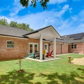 Walk to OU! Centrally Located Game-Day Getaway, hotel u gradu Norman