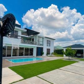 Villa renacer, hotel a Baní