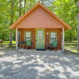 Adventure Awaits! Fifty-Six Cabin Near Caverns, hotel u gradu Fiftysix